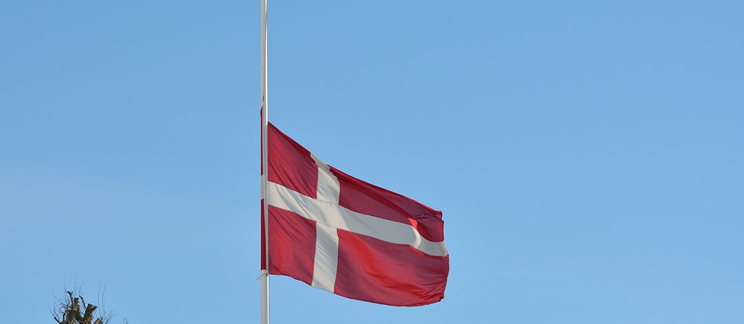Flag Halv1080x470